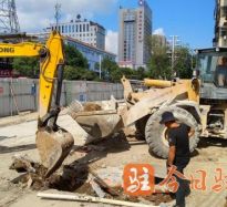 日屄操屄操高温下的坚守｜道路建设者用汗水铺就畅通路