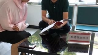 中国小女生和外国人爱操AV片倾听客户心声 提升客户满意度